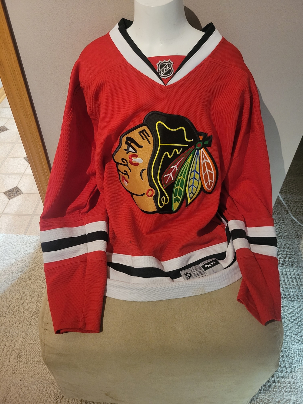 Reebok Men’s Chicago Blackhawks Red NHL Hockey Jersey